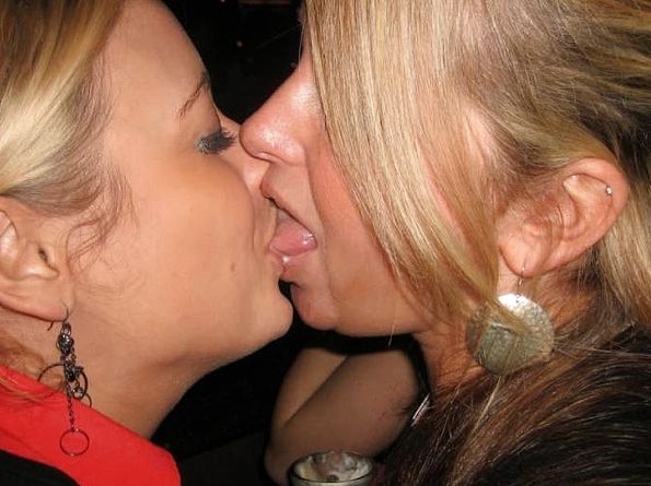 Lesbian Teen Kissing