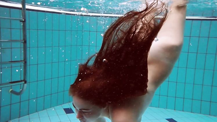 Women Naked Underwater