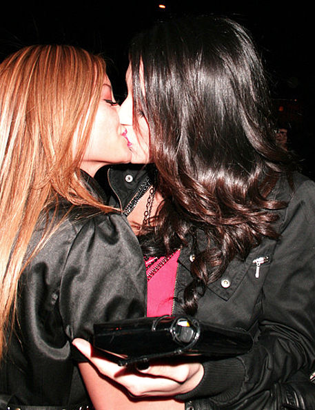 A Shot At Love With Tila Tequila Lesbian Kiss