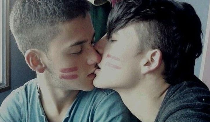 Gay Teen Boys Kissing