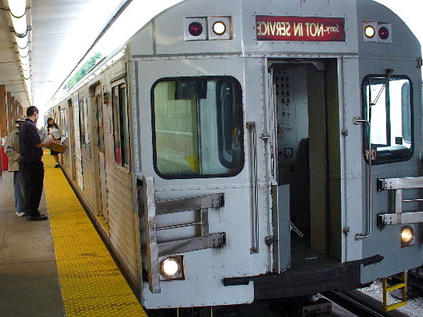 Couple Has Sex On Toronto Subway Platform